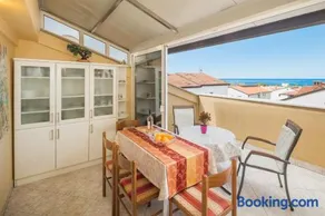 Bella Vista - Image 1