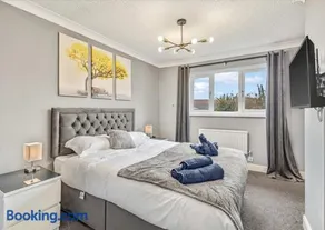 Stunning 2BR Home with Private Garden Near Airport & MET Office - Image 5