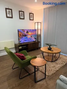 Cozy One bedroom with Free Underground parking in Mailbox Birmingham city - Image 2