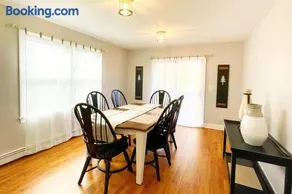Modern Home off I-95 Perfect for Families & Business Stay with Ample Parking - Image 3