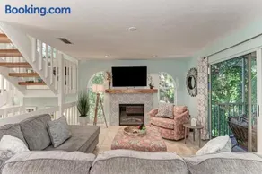 Island Serenity: North Beach Village, Dog Friendly, Short Walk to Beach by Anna Maria Life - Image 3