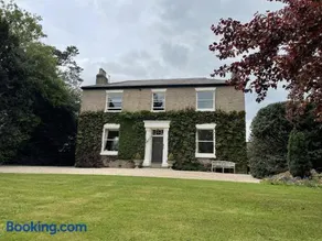 4 Bed-FreeWiFi-Sleeps 8-CarCharger - Image 3