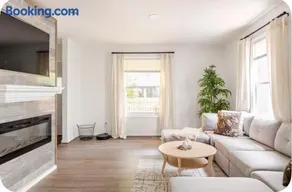 Modern Comfort Stay Free Parking Super Fast WiFi - Image 2