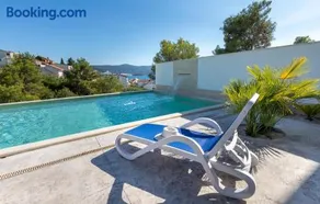 Villa Adria View Exklusive Villa am Meer mit Pool und BBQ für 8 Personen - Image 4