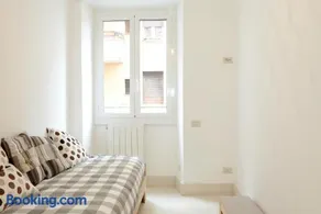 Testaccio Old Rome Apartment - Image 2