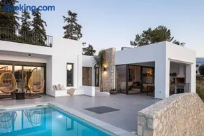 Villa EsHi w Private Pool & Scenic Sea View - Image 2
