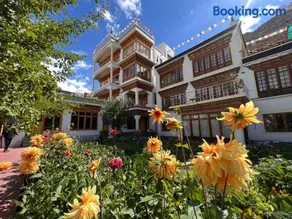 New Moon Guest House - Image 5