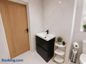 3 Bed House , Bootle , Discounts , Long Stays , Contractors , Families , Relocation Stays - Image 5