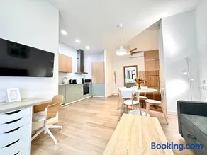 Valentia Modern and Comfortable Beachside Style - Image 1