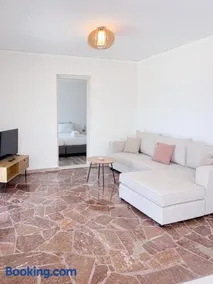 Platon Apartment - Image 1