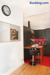 Chic & bright flat near Holyrood Park - Image 3