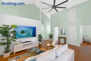 The Oasis - Charming Family Retreat on City Fringe - Image 3