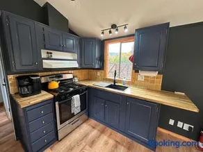 Cozy Covelo Tiny Home - Hot Tub & Oaks - Image 2