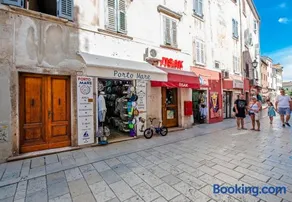Apartment Main Street Carera - Image 2