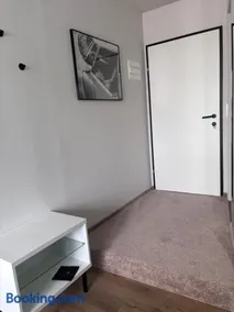 Design Zimmer mit eigenem Bad und WC im Herzen von Haag - Image 1