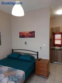Athina Vourvourou Apartments - Image 4