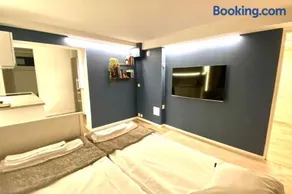 Extraordinary apartment with double shower - Image 1