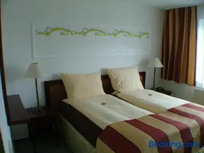 Hotel garni Pension Zur Lutherstadt - Image 1