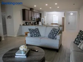 Modern Home in Palm Bay - Image 1
