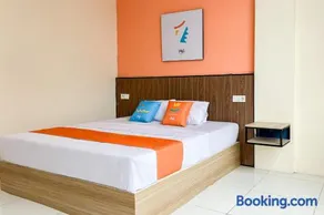 SANS Hotel Guntur Cendana Garut - Image 2