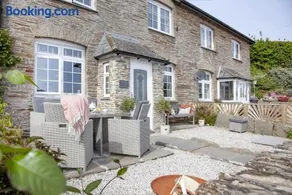 Bumble Cottage, Torcross - Heart of Torcross - Log burner - Ley views - Image 2