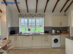 Courtyard Cottage at Pudleston Court - Image 4
