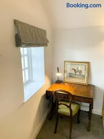 2 Stable Cottage, Llanbethery - Image 3