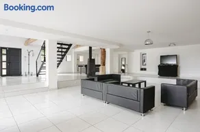 Cottage avec terrasse, piscine et jardin | Vue jardin | Idéal pour le télétravail - Image 2