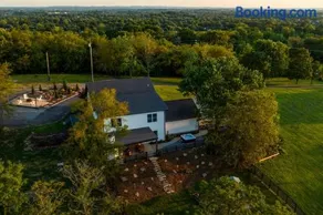 27 South - Large Lux Retreat With Hot Tub & Gameroom - Image 3