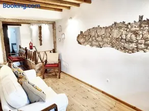 Charming House in Beirã with Garden - Image 4