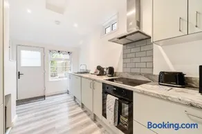 Wokingham - 1 Bedroom Cottage - Parking - Image 4