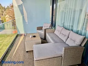 BL Yachtclub Lakeview Apartment - Image 4