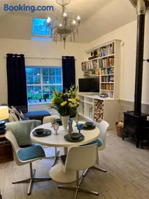 Charming 1 bed Georgian Apartment in Kildare - Image 2