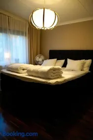 Entire house with hot tub and beachfront - Image 3