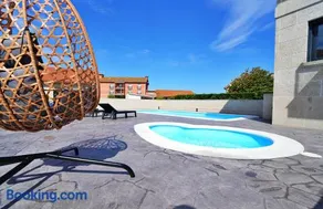 Apartamentos con piscina frente a la Playa de Paxariñas - Image 5