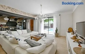 Luxurious Home In Vedène - Image 1