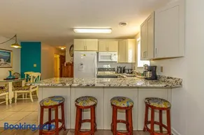 2 Bed 2 Bath Ground Level Golf Colony 33I Only 2 Miles To The Beach - Image 2