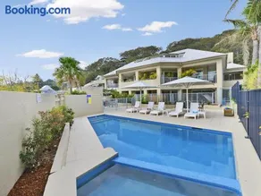 Poolside at Iluka Resort Apartments - Image 2