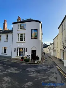 Griffin House - Image 3