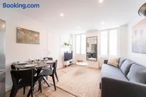 T2 élégant tout confort avec sa terrasse ensoleillée - Image 2