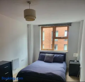 1 room in shared 2 bedroom apartment R1 - Image 5