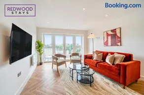 Brand New Premium Serviced Apartments, Free Parking, High-Speed WiFi By Redwood Stays - Image 2