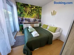Dream Getaway Apartment with Jacuzzi and Pool - Image 4