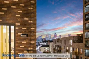 Modern 3-Bed Penthouse with Terrace & Gym, Near Canary Wharf, Weekly deals - Image 2
