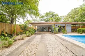 Beautiful 2-BR House Steps from the Beach - Image 2