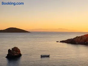 Mare E Cielo - Seafront Stay & Private Beach Samos - Image 2