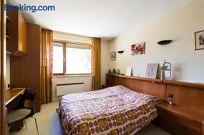 Appartement dans une Villa de Prestige avec Étangs et Serre - Image 2