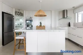 Sunshine Retreat offers Ocean Views and style - Image 4