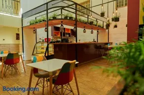 Batians Apartment Hotel - Image 3