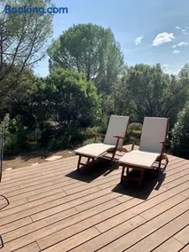Hébergement insolite en tonneau, jacuzzi & piscine - Image 1
